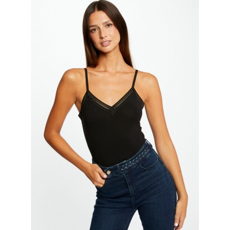 Camiseta de tirantes con cuello de pico en negro