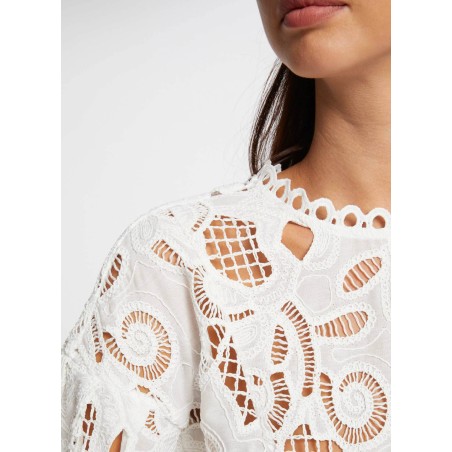 OCHIMIN - Blusa bordada de manga corta en blanco