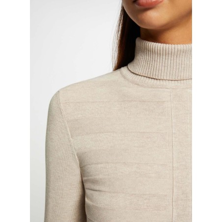 Jersey de cuello vuelto en beige