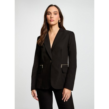 VBEKA.F - Chaqueta ajustada con cuello sastre en negro